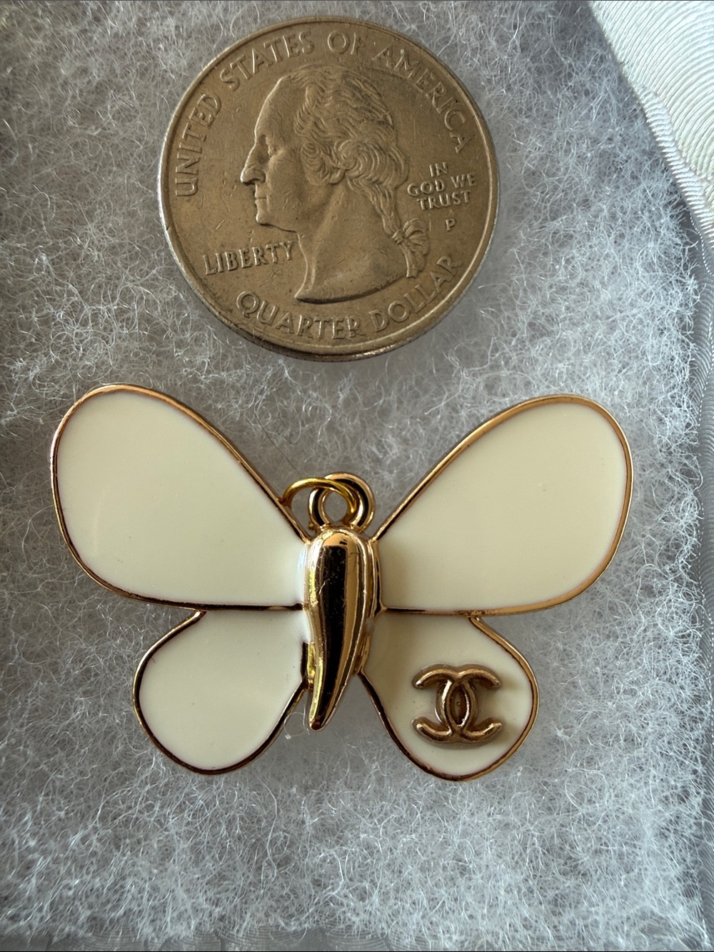 ChaneI Cream and Gold Butterfly 🦋 Pendant - Picture 4 of 5